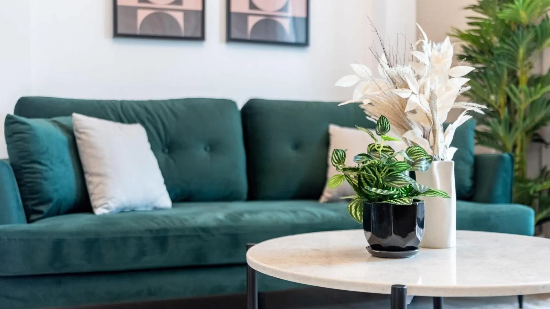 Апартаменты Silkhaus Stunning 1Bdr With Access To Souq Al Bahar In Downtown Дубай